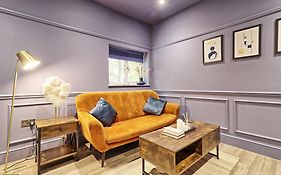 Apartment For Couples & Travelers - Southend Stays